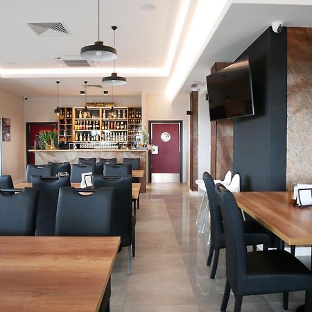 Przystanek Roszkow -Noclegi I Restauracja Екстериор снимка