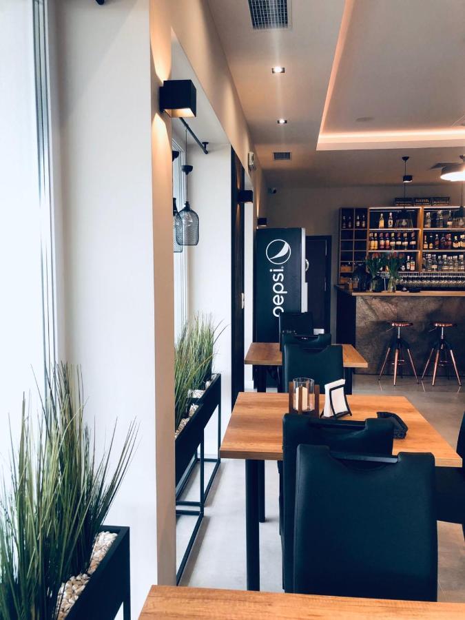 Przystanek Roszkow -Noclegi I Restauracja Екстериор снимка