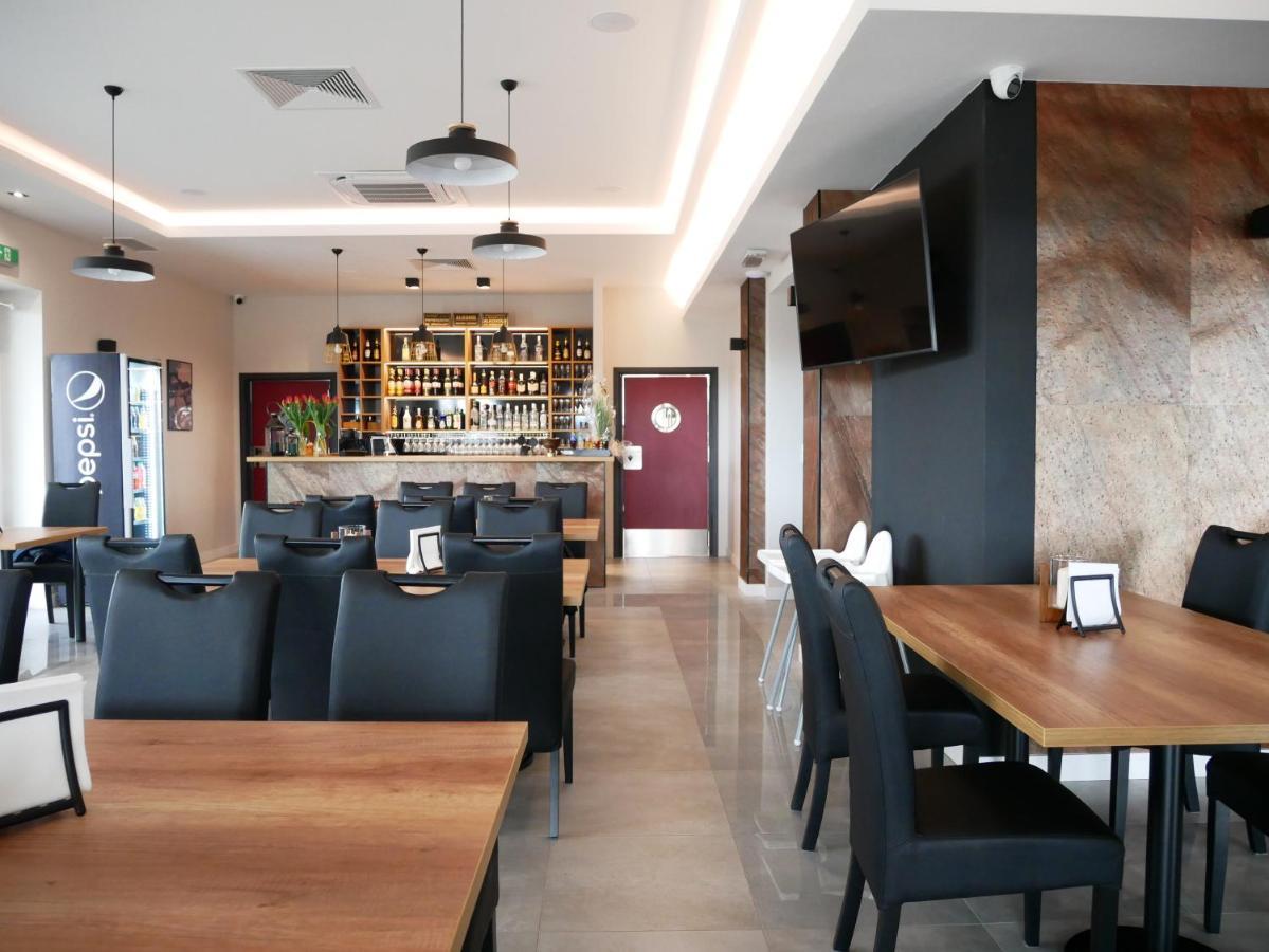 Przystanek Roszkow -Noclegi I Restauracja Екстериор снимка