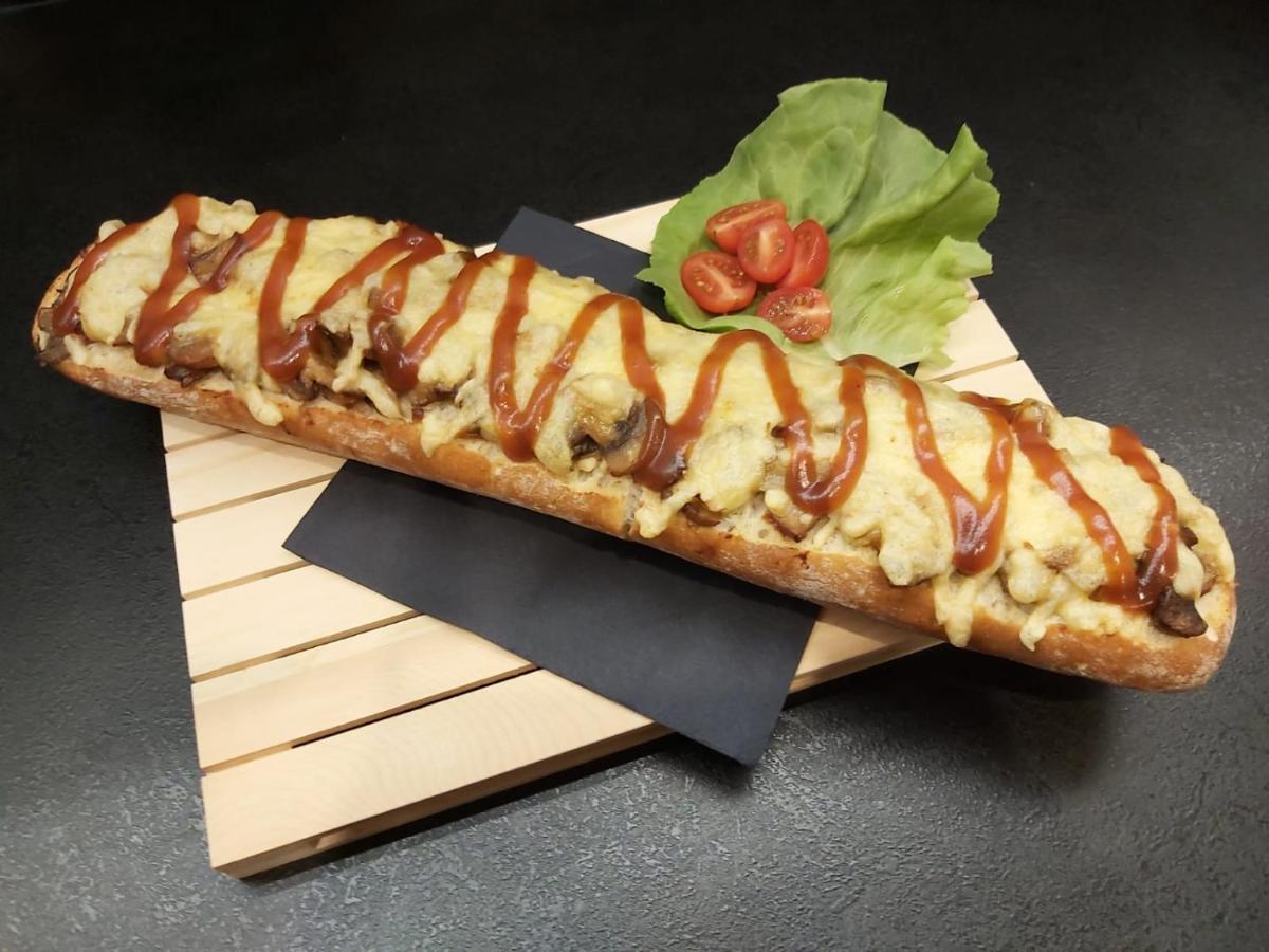 Przystanek Roszkow -Noclegi I Restauracja Екстериор снимка