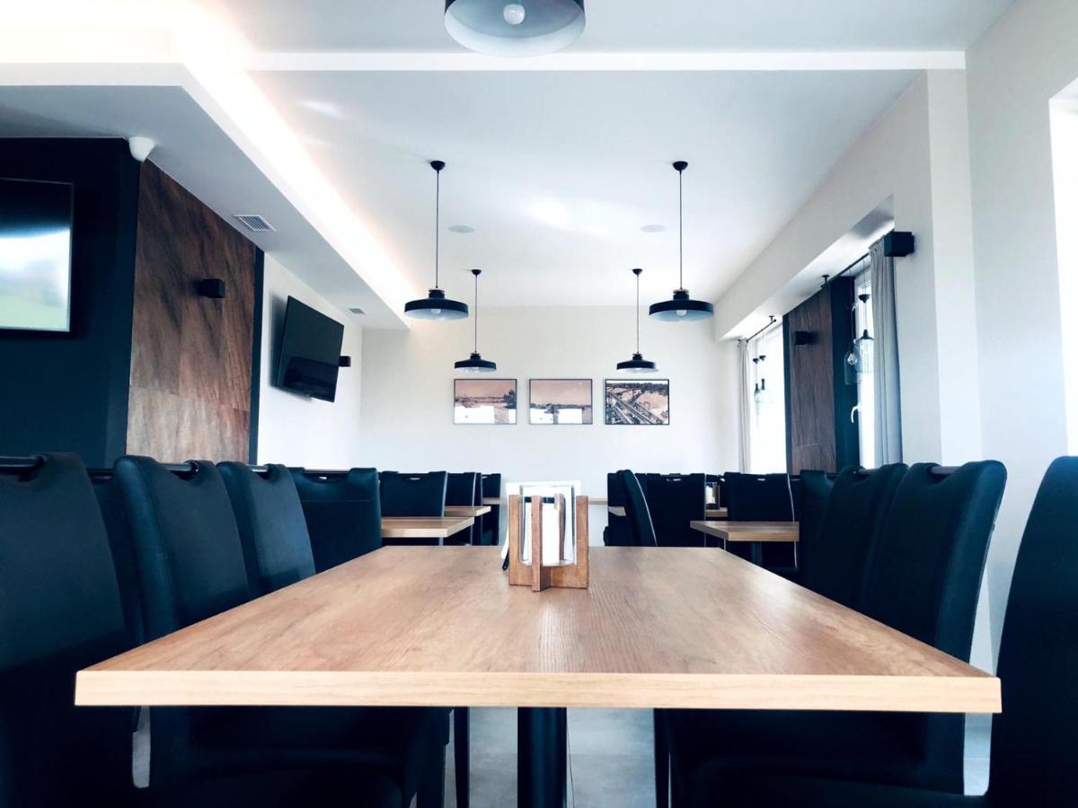 Przystanek Roszkow -Noclegi I Restauracja Екстериор снимка